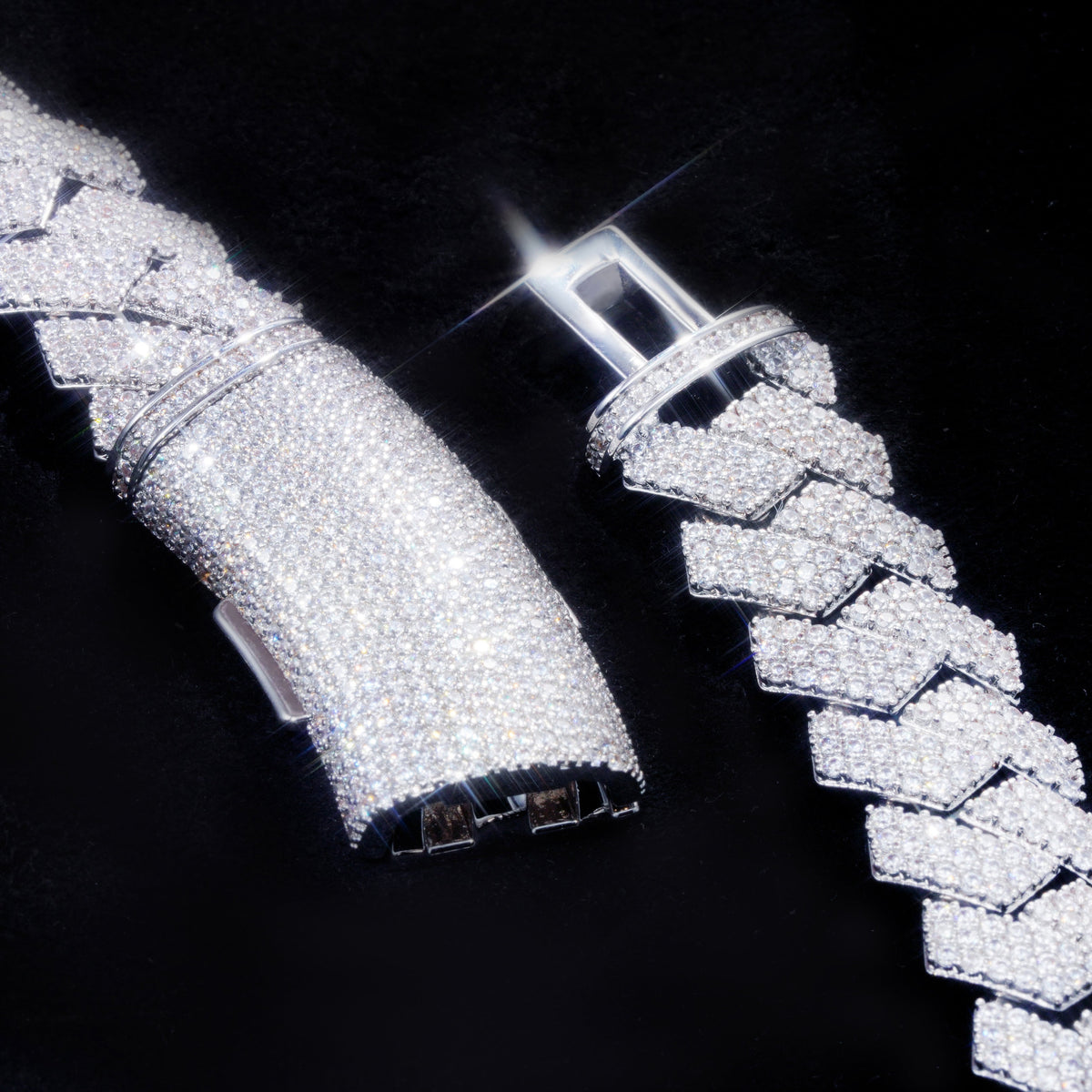 16MM 3-ROW CURVED CLASP PRONG CUBAN CHAIN