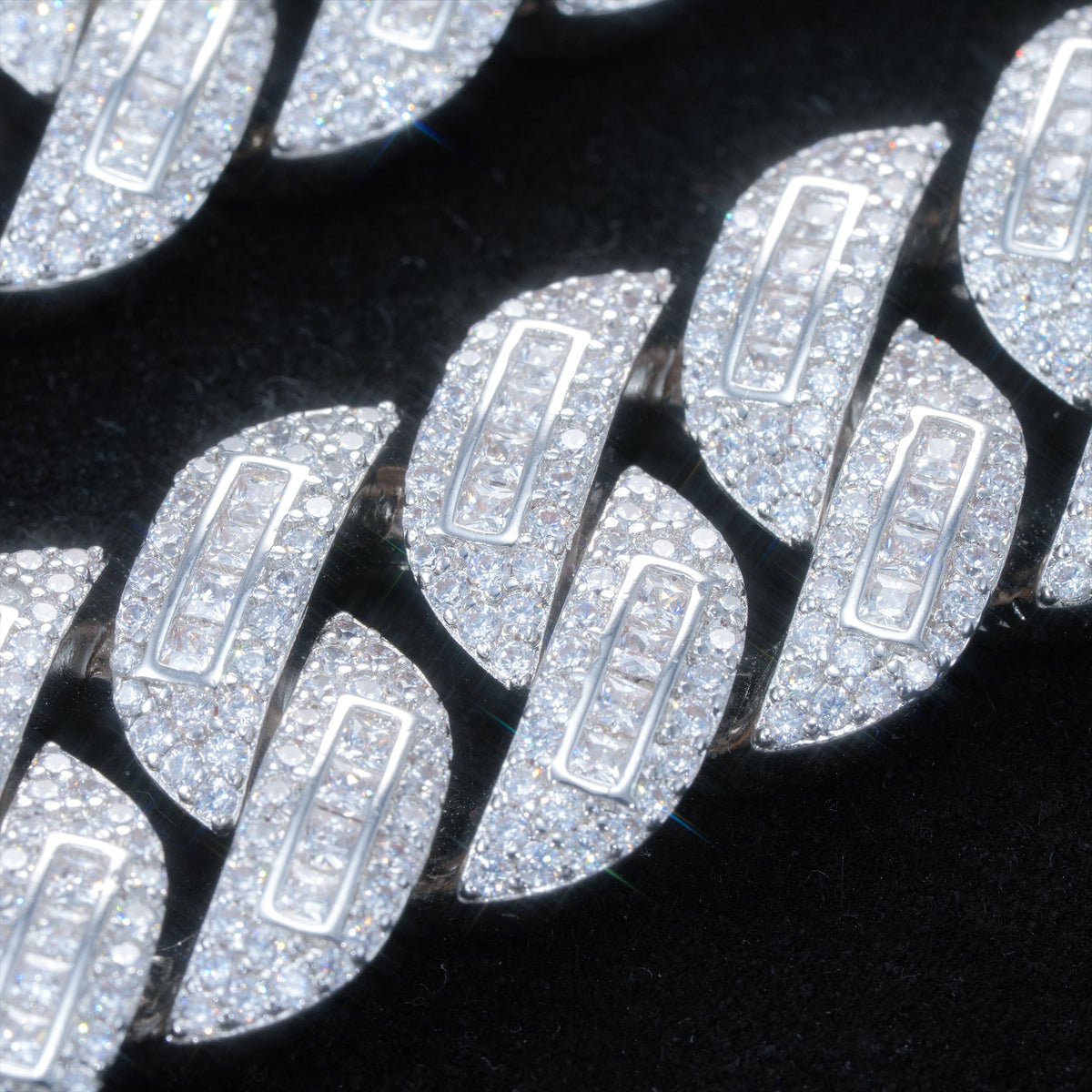 17MM WHITEGOLD CURVED CLASP BAGUETTE CUBAN CHAIN