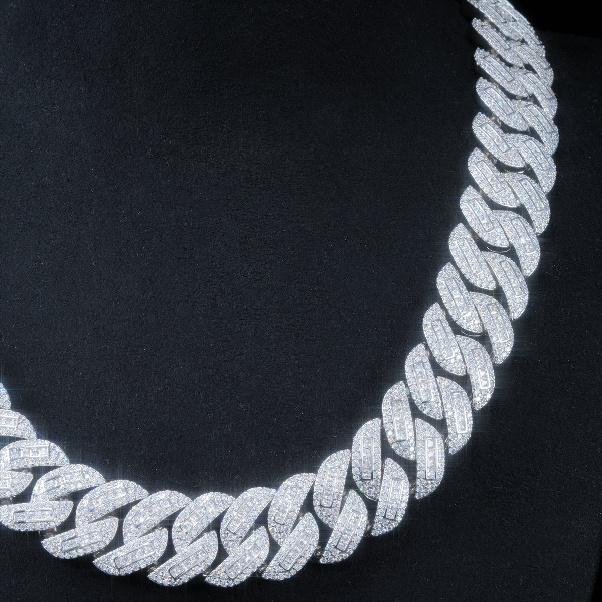 17MM WHITEGOLD CURVED CLASP BAGUETTE CUBAN CHAIN