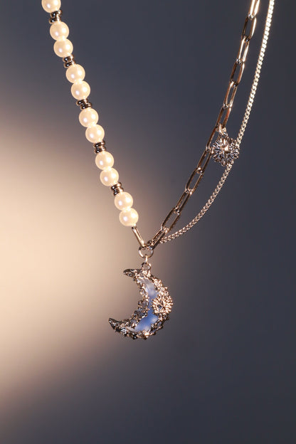 Moon Resin Pearls Necklace