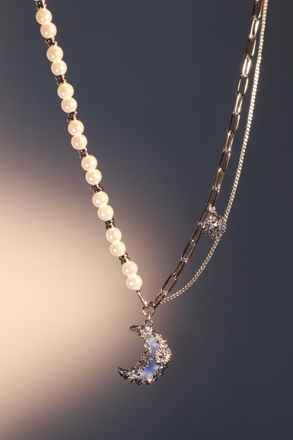 Moon Resin Pearls Necklace