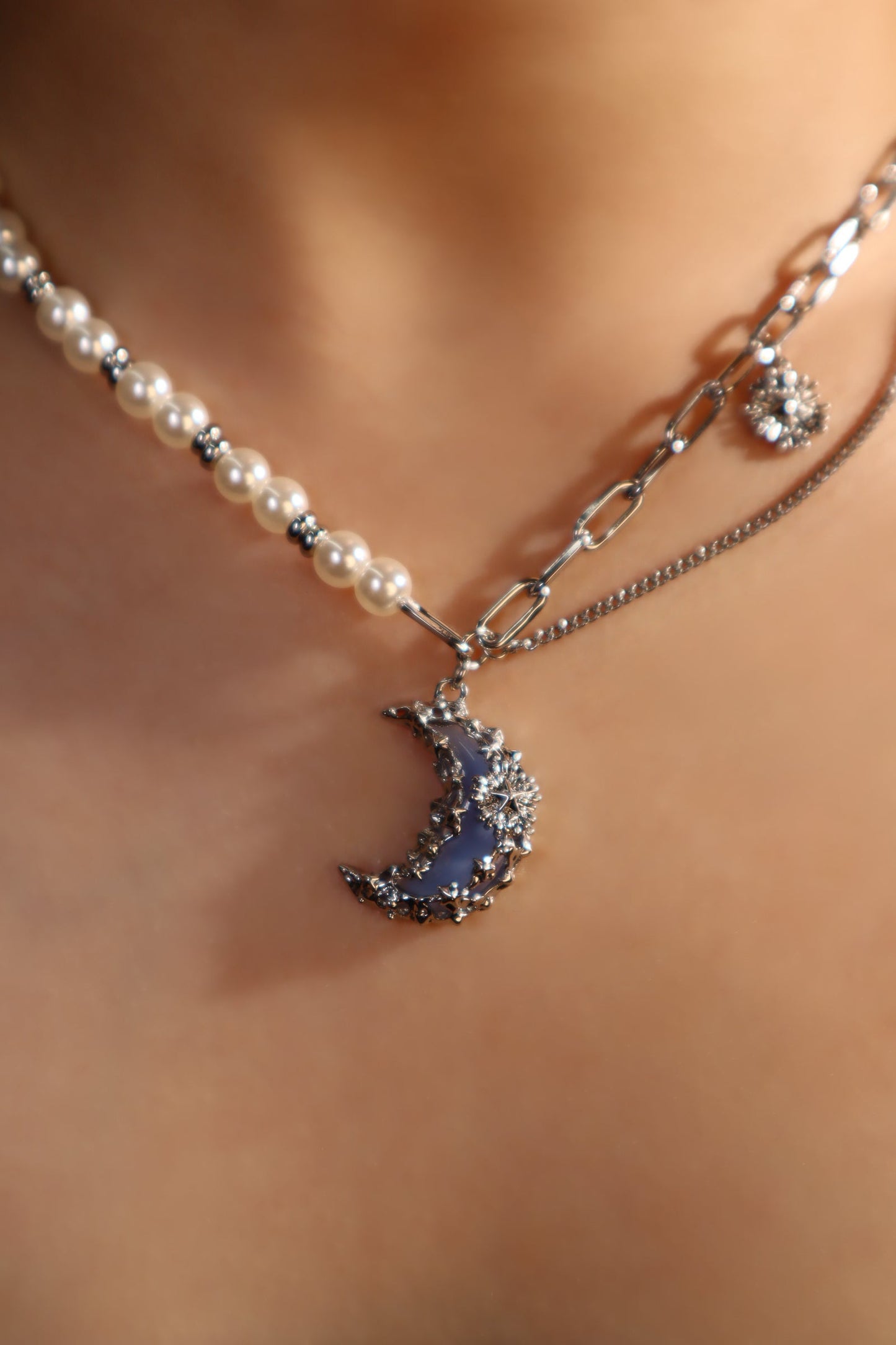 Moon Resin Pearls Necklace