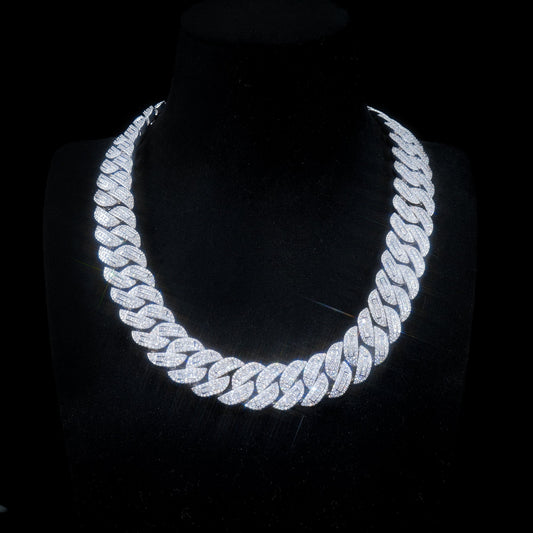 17MM WHITEGOLD CURVED CLASP BAGUETTE CUBAN CHAIN