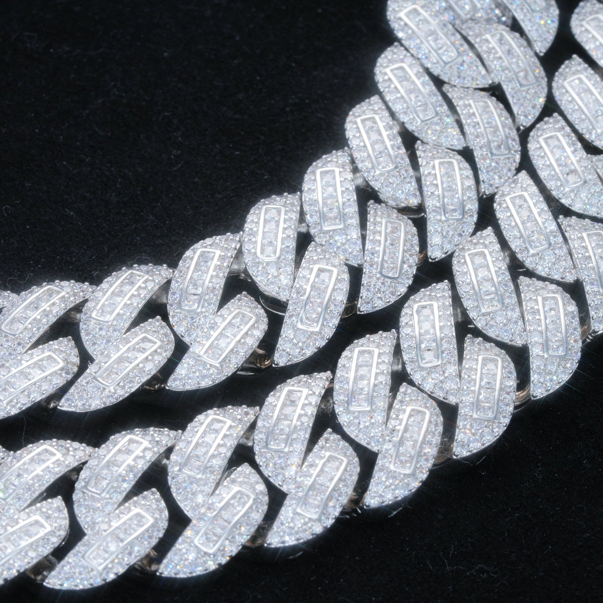 17MM WHITEGOLD CURVED CLASP BAGUETTE CUBAN CHAIN