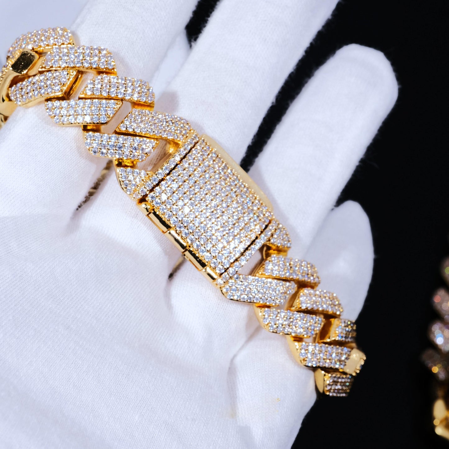 19mm Diamond Prong Cuban Bracelet in 18K Gold