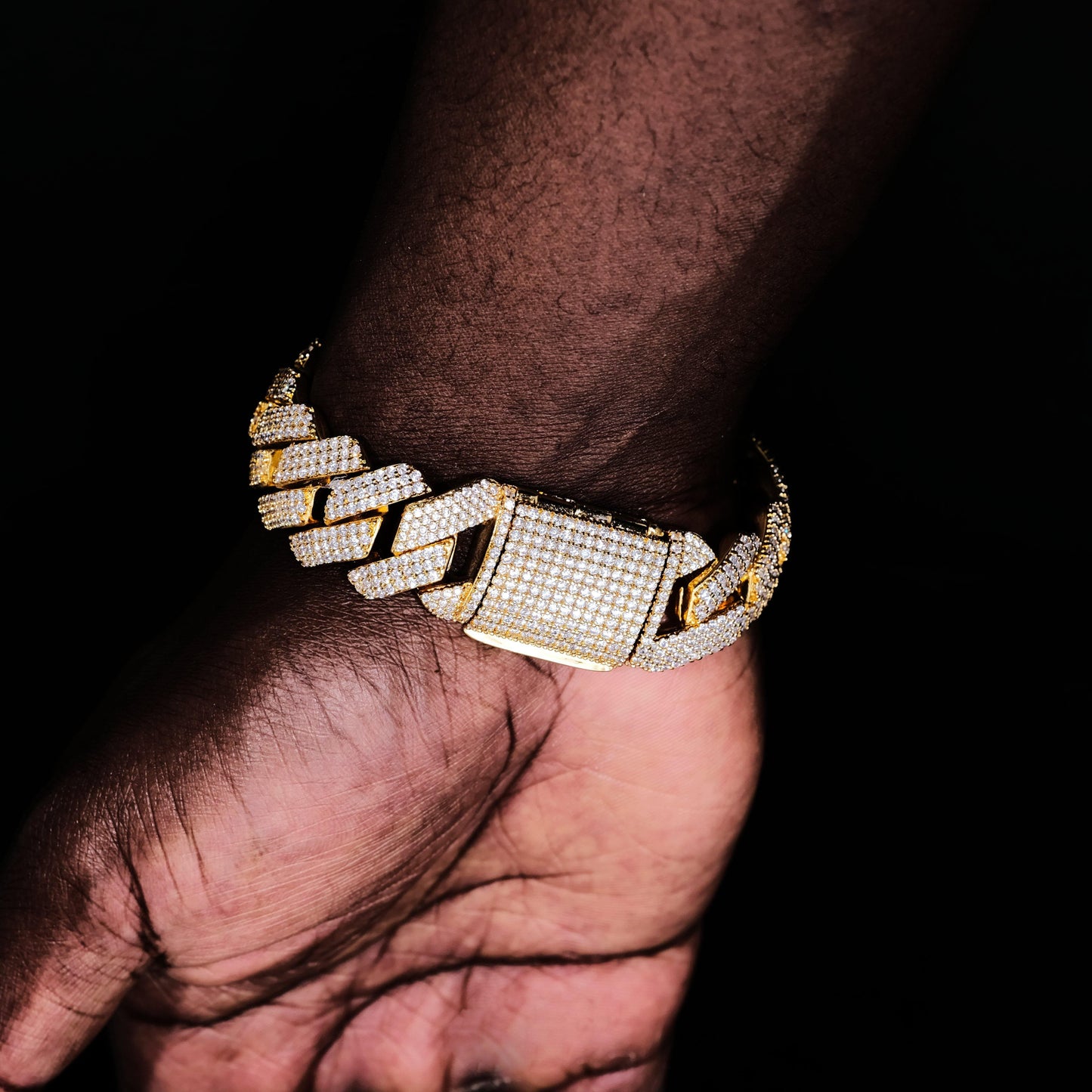 19mm Diamond Prong Cuban Bracelet in 18K Gold