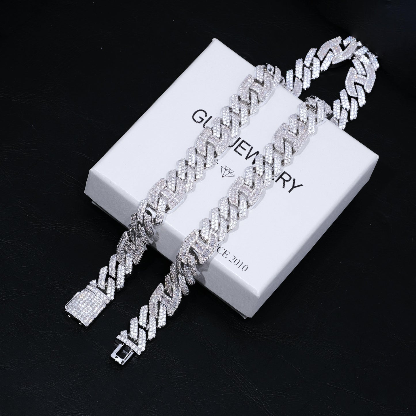 15mm Prong Baguette Curb Chain White Gold