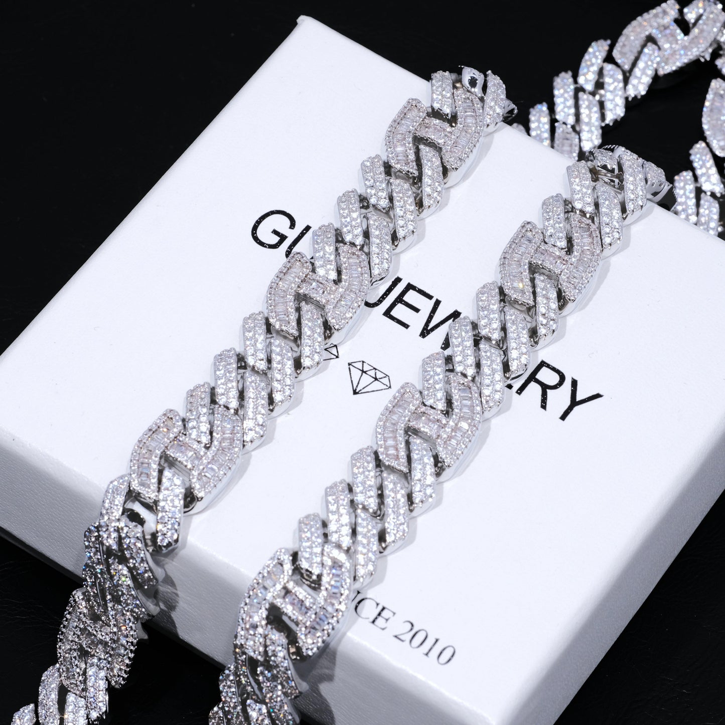 15mm Prong Baguette Curb Chain White Gold
