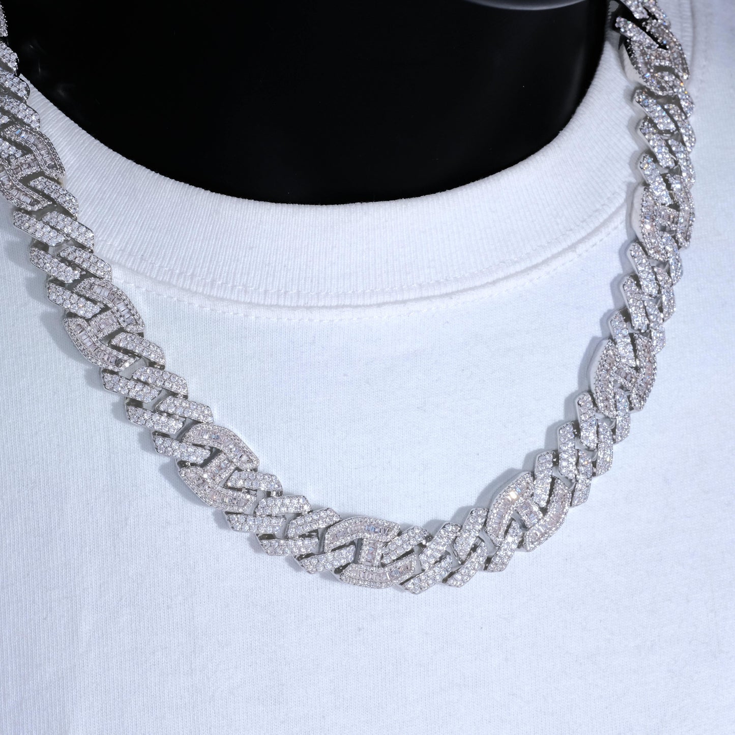 15mm Prong Baguette Curb Chain White Gold