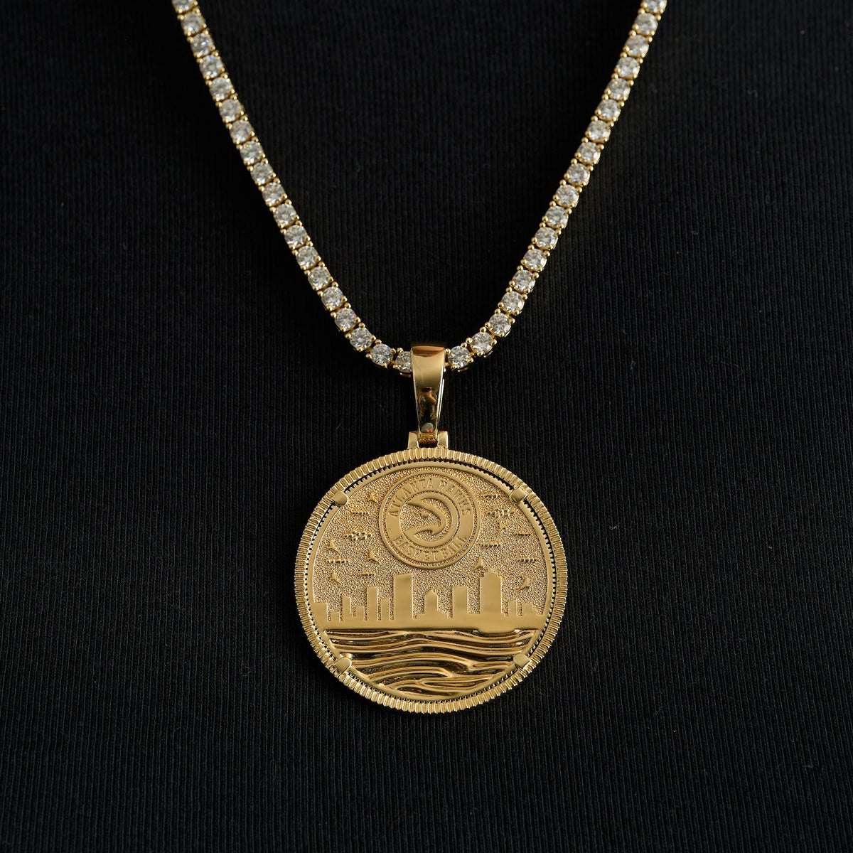 Atlanta Hawks Official NBA Coin Pendant in Yellow Gold