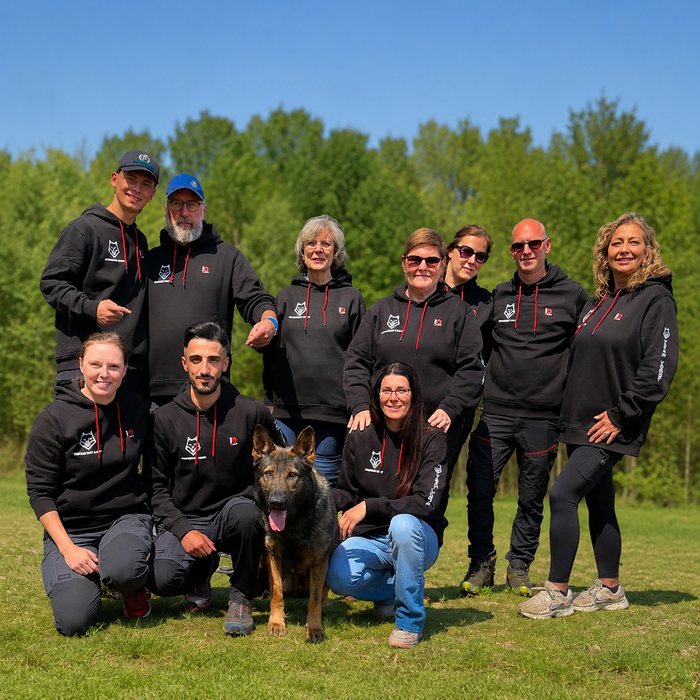 Hundesport-Team in blanko IQ Trainings-Hoodies als Vereins- und Wettkampfbekleidung