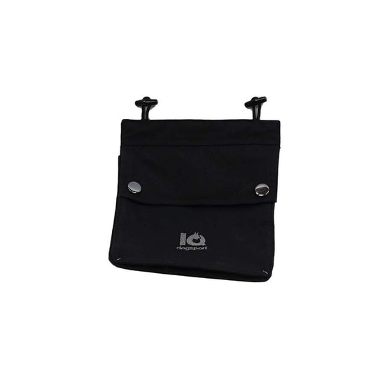Modulare Futtertasche an IQ Dogsport Trainingsbekleidung im Unterordnungstraining mit Malinois