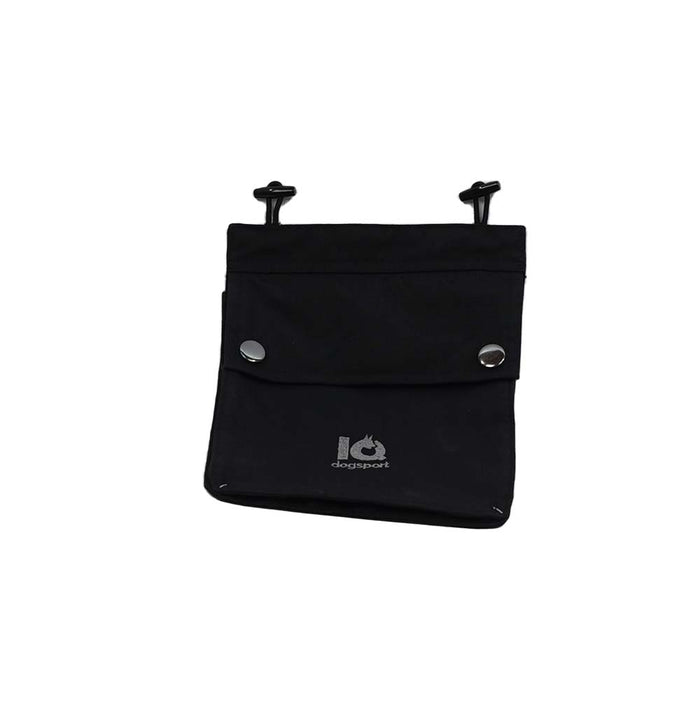 Modulare Futtertasche an IQ Dogsport Trainingsbekleidung im Unterordnungstraining mit Malinois