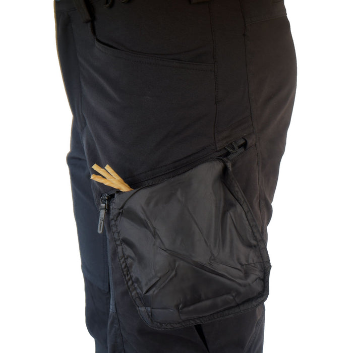 Modulare Futtertasche an IQ Dogsport Trainingsbekleidung im Unterordnungstraining mit Malinois