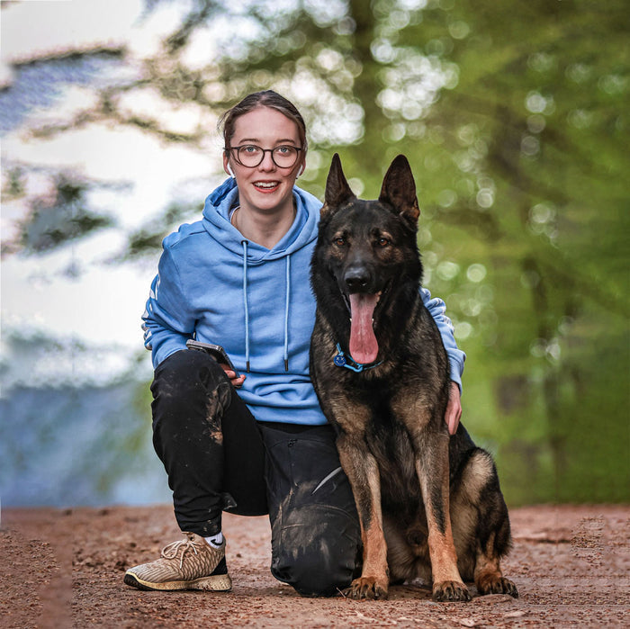 IQ Dogsport Ice Hoodie mit Hund im Outdoor Training