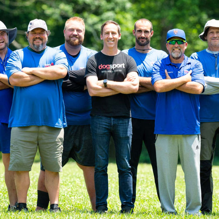 IQ Dogsport T Shirt bei Teamfoto von IGP Helfern