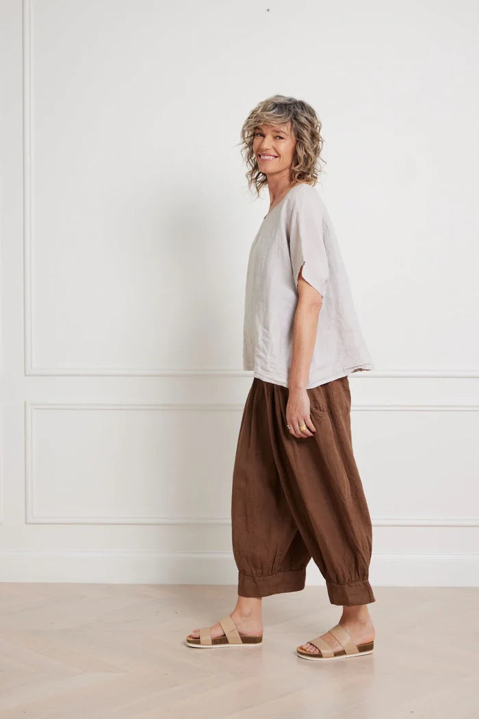 Montaigne - Desi Linen Pants with Back Pockets