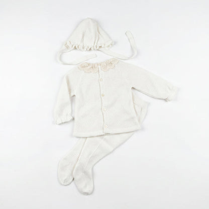 Newborn White with Beige Lace Bow Set 3 Pieces — view 3 — handcrafted in Spain — AGÜ Baby